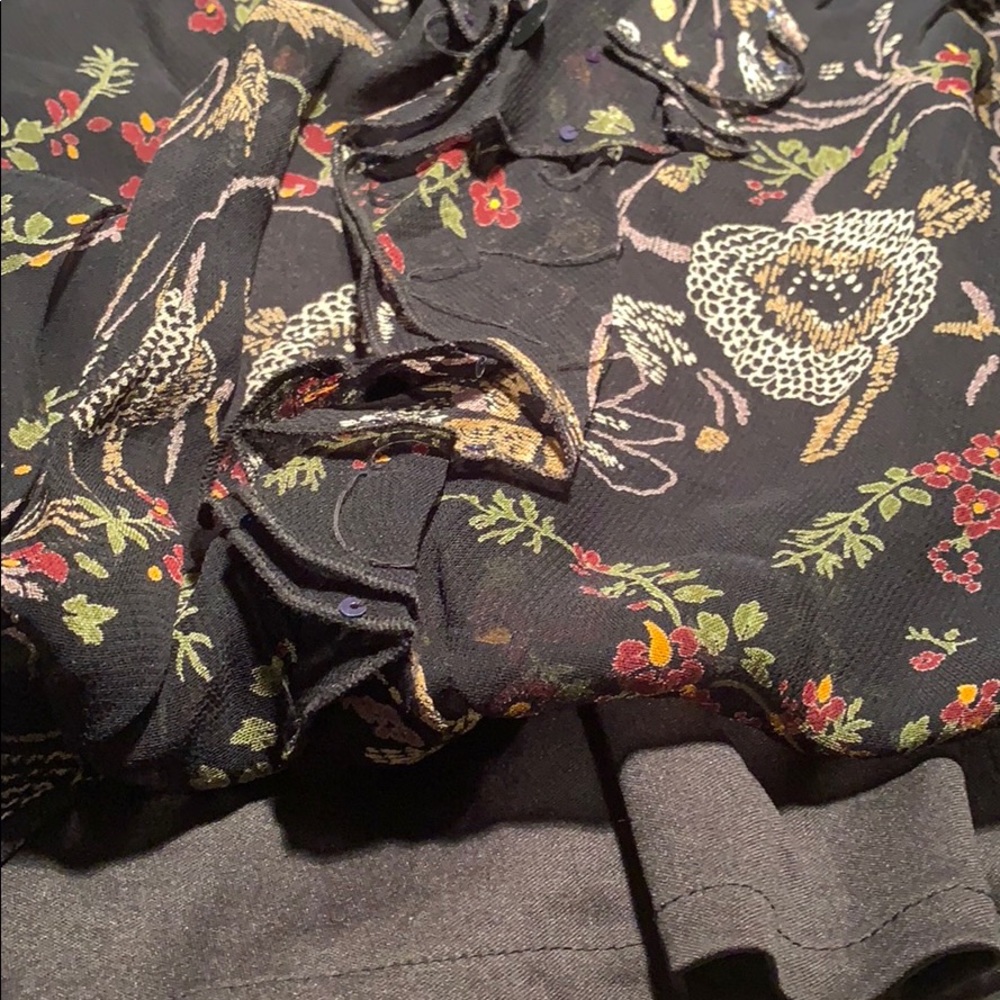Black printed top with ruffle front and sleeves - Picture 8 of 8